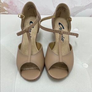 BR114 Capezio Women's Tan Heels